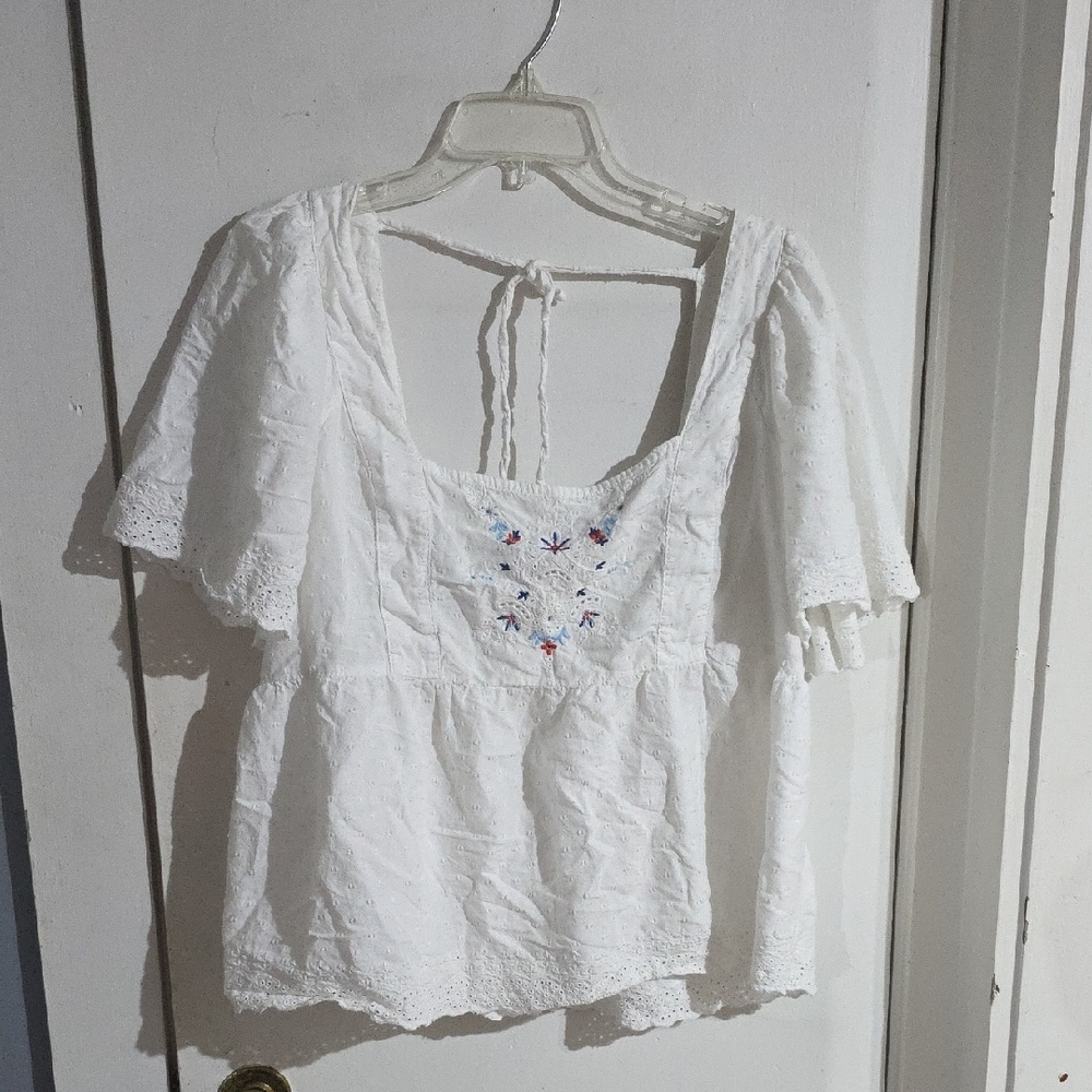 Old Navy White Blouse with Embroidery